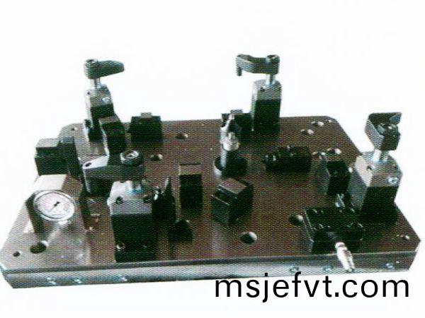 齒輪室罩蓋液壓(ya)裌具